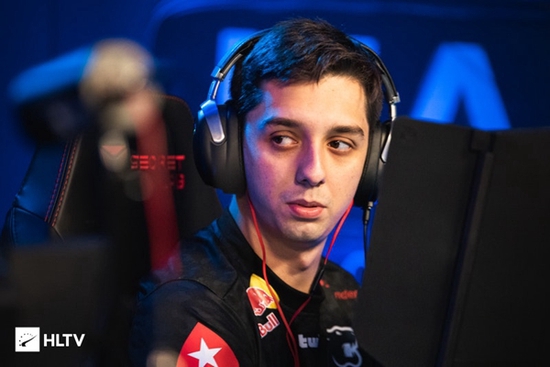 2025年全球AI PC出货量将突破7780万台